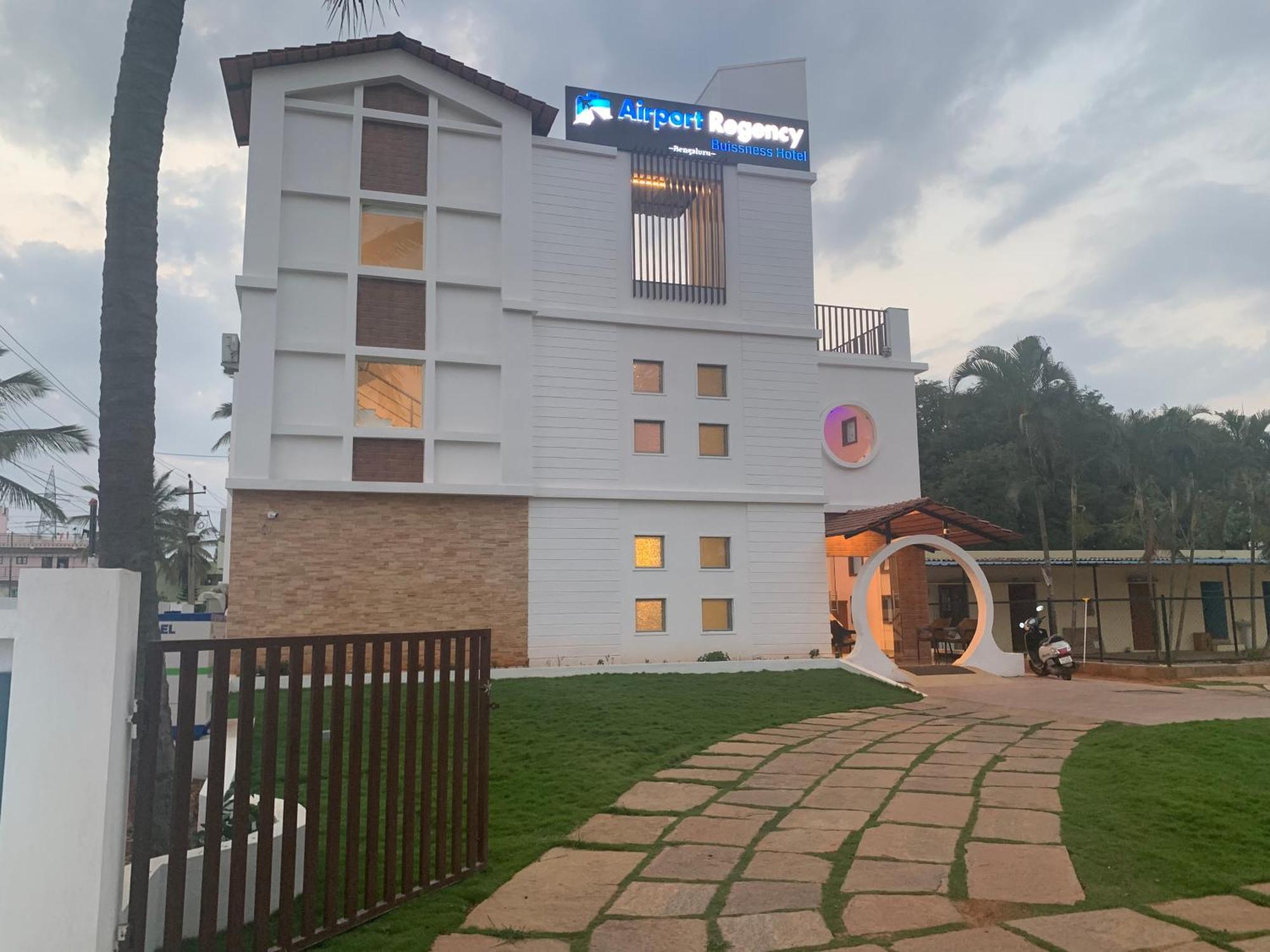 Airport Regency Hotel Devanahalli Eksteriør billede